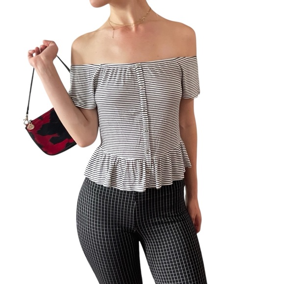 NWOT Art-Class Off-the-Shoulder Black White Striped Button Down Peplum S/S Top - Picture 4 of 16